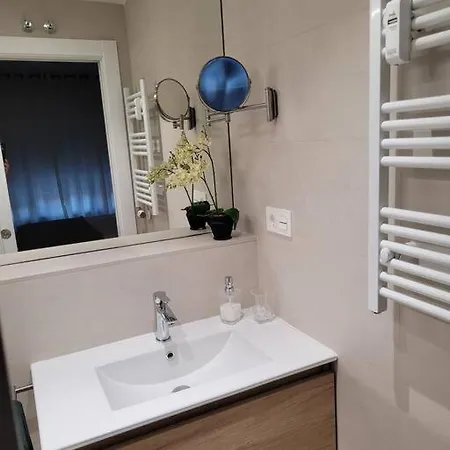 Azabache Apartment *